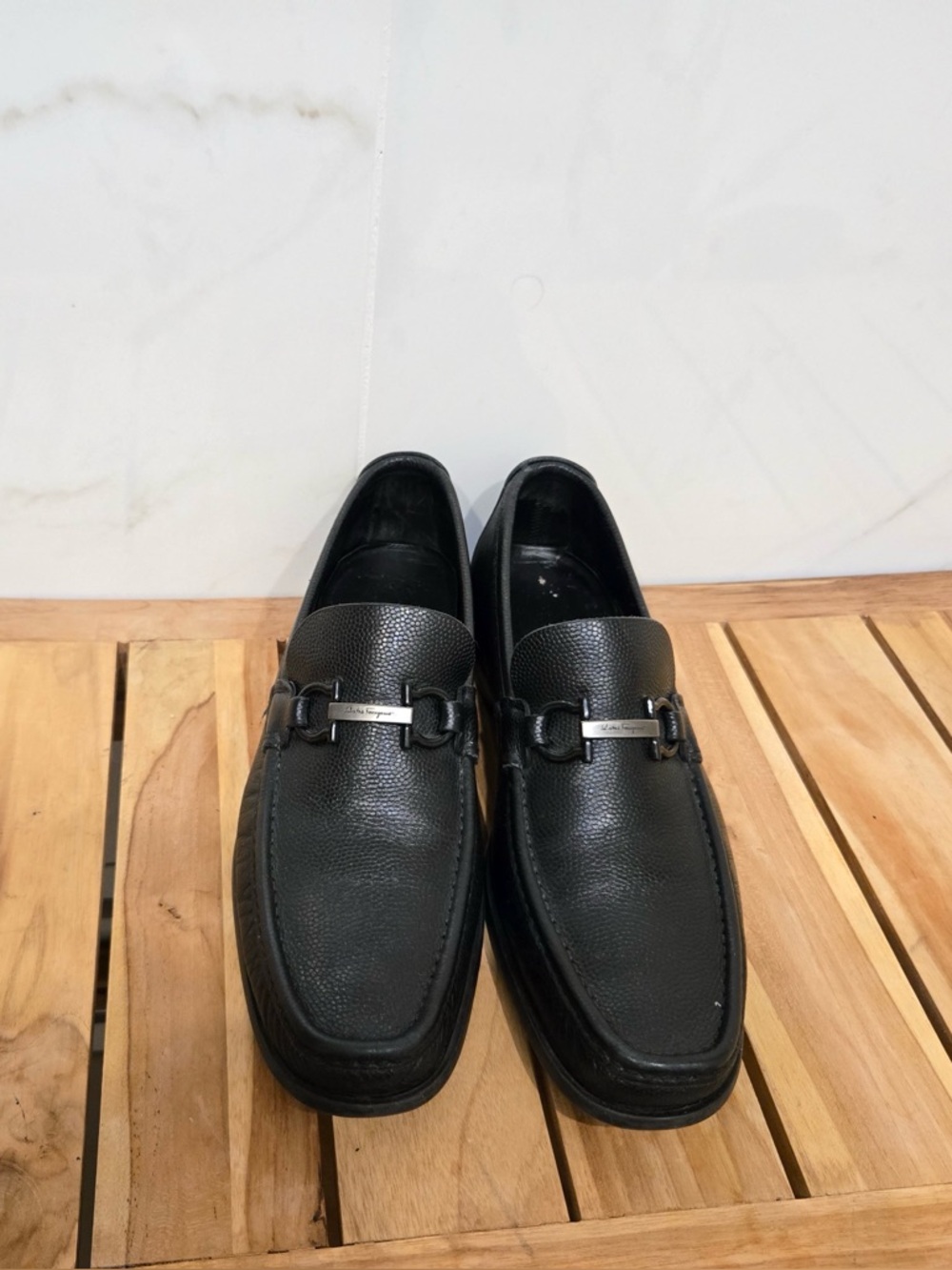 Salvatore Ferragamo Black Pebble Leather Regal Mens Slip-On Loafers 8 D Buckle